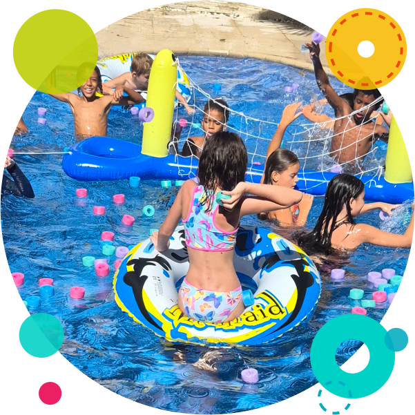 Pool Party infantil com brincadeiras na piscina para festas